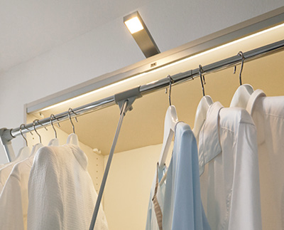 Schrankbeleuchtung Kleiderschrank Hemden Kleiderstange